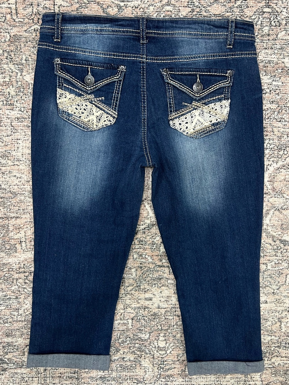 Vanilla Star Capri Jeans Crochet Flap Pocket Stretch Denim Women’s Size 11 - Picture 8 of 16